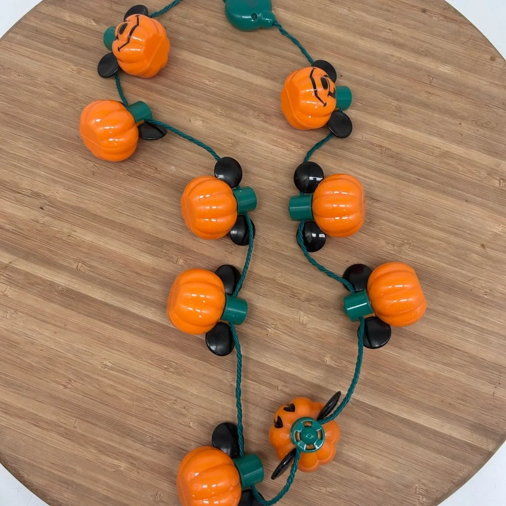 Retired Disney Store Authentic‎ Mickey Pumpkin Light Up Glow Necklace.